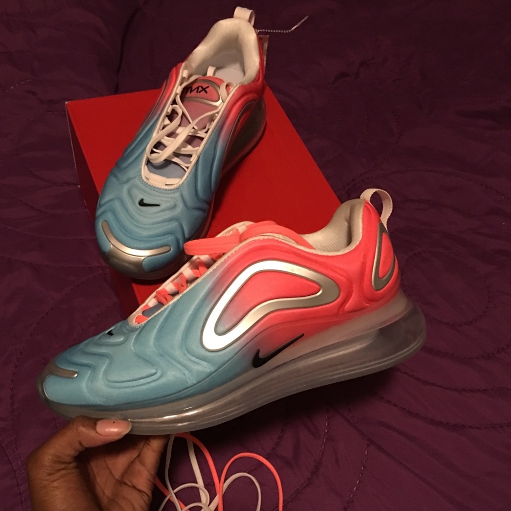 Nike air max 720 W 9.5 / Men 8
